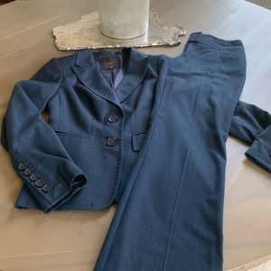 The Limited Suit set: Navy blue; size 0/2